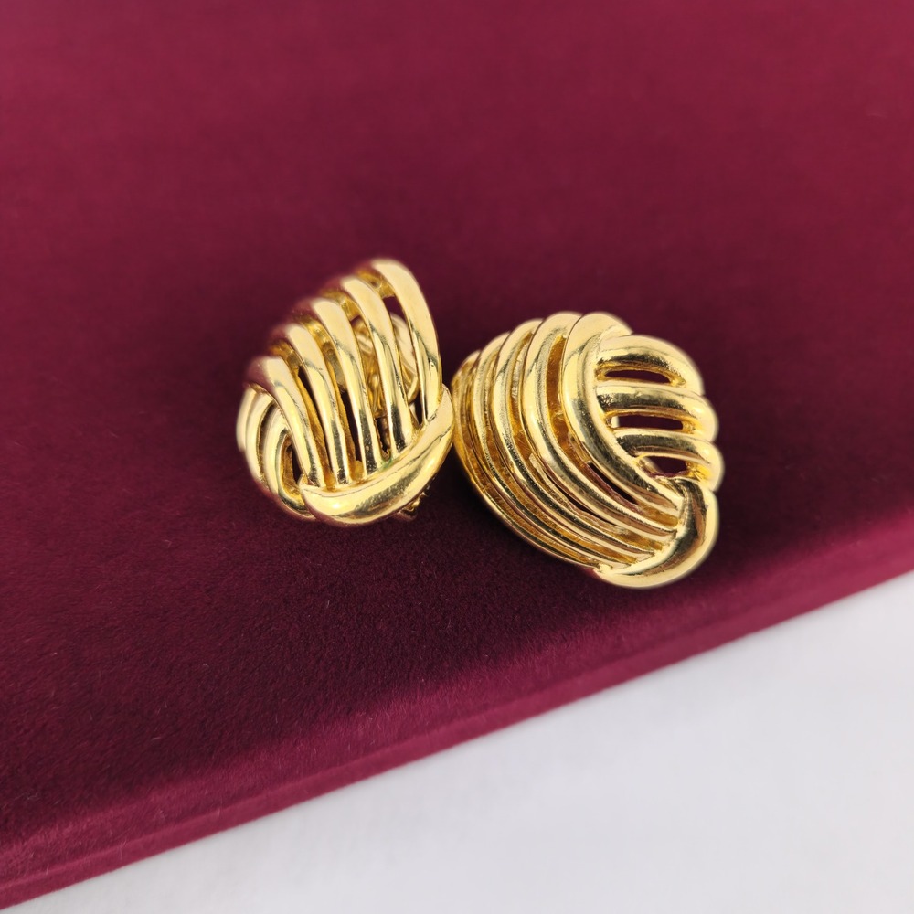 Vintage Trifari Gold Tone Ribbed Knot Openwork Clip On Statement Earrings TM
